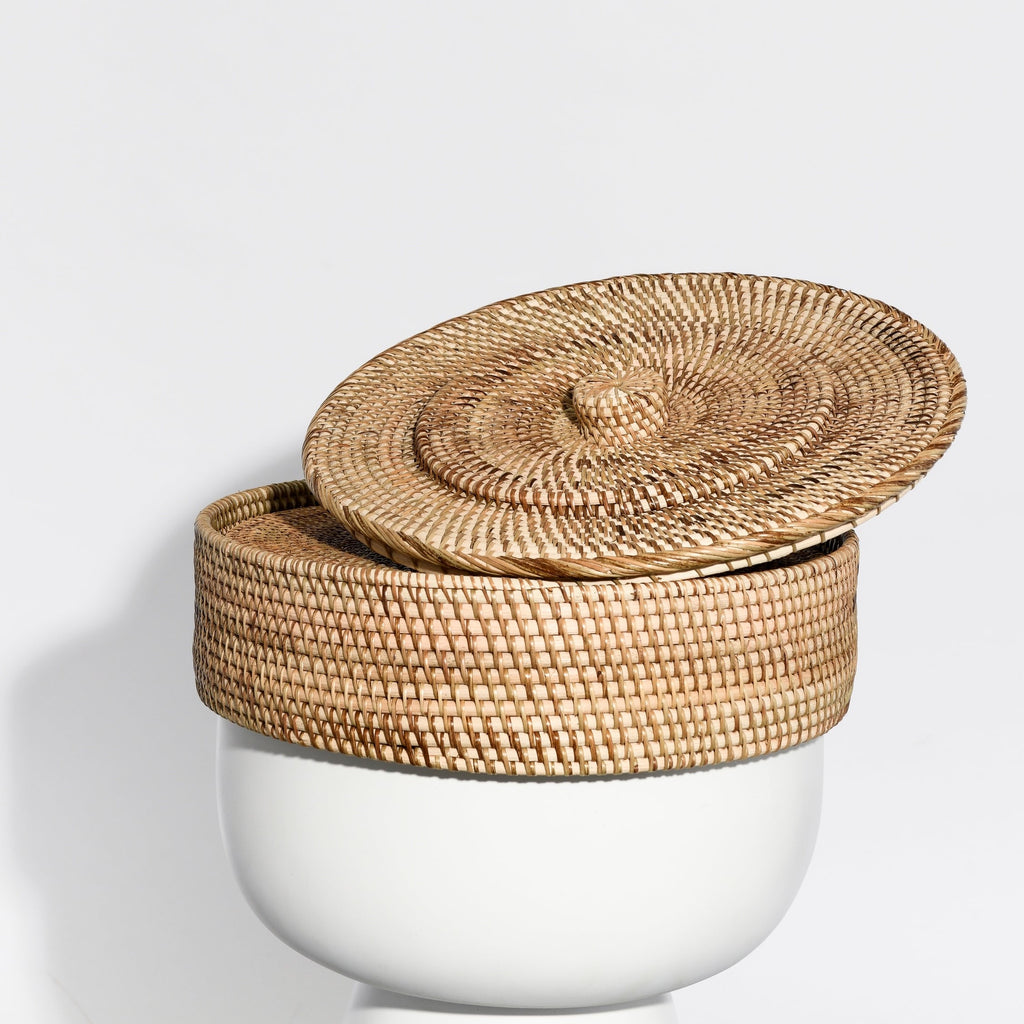 SET OF 8 ROUND RATTAN PLACEMATS WITH STORAGE BASKET | NATURAL