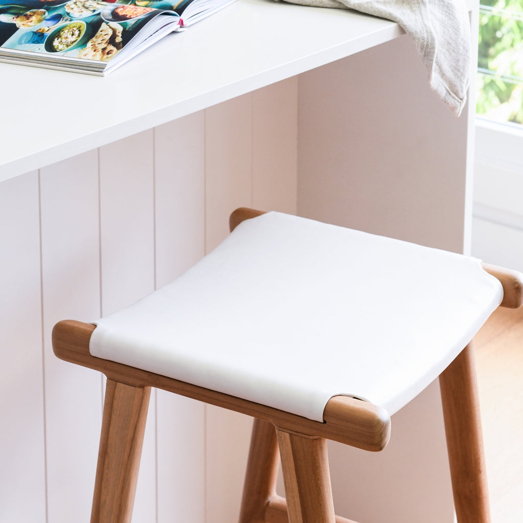 ZIGI TEAK + FLAT LEATHER STOOL | WHITE