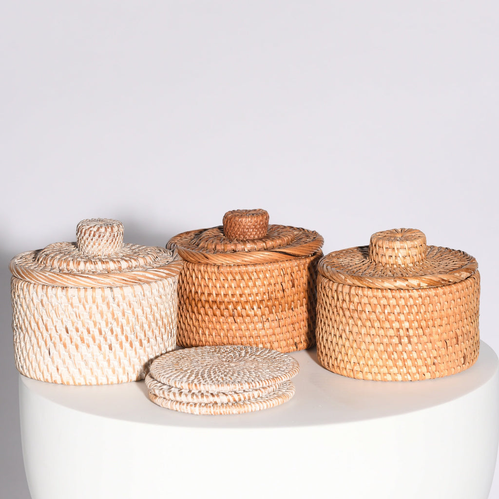 SET OF 8 ROUND RATTAN COASTERS WITH STORAGE BASKET | NATURAL