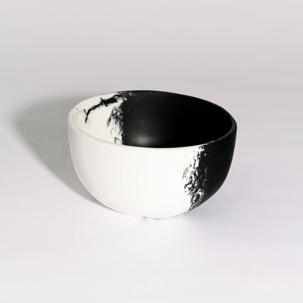 SMALL ROUND RESIN BOWL | BLACK + WHITE